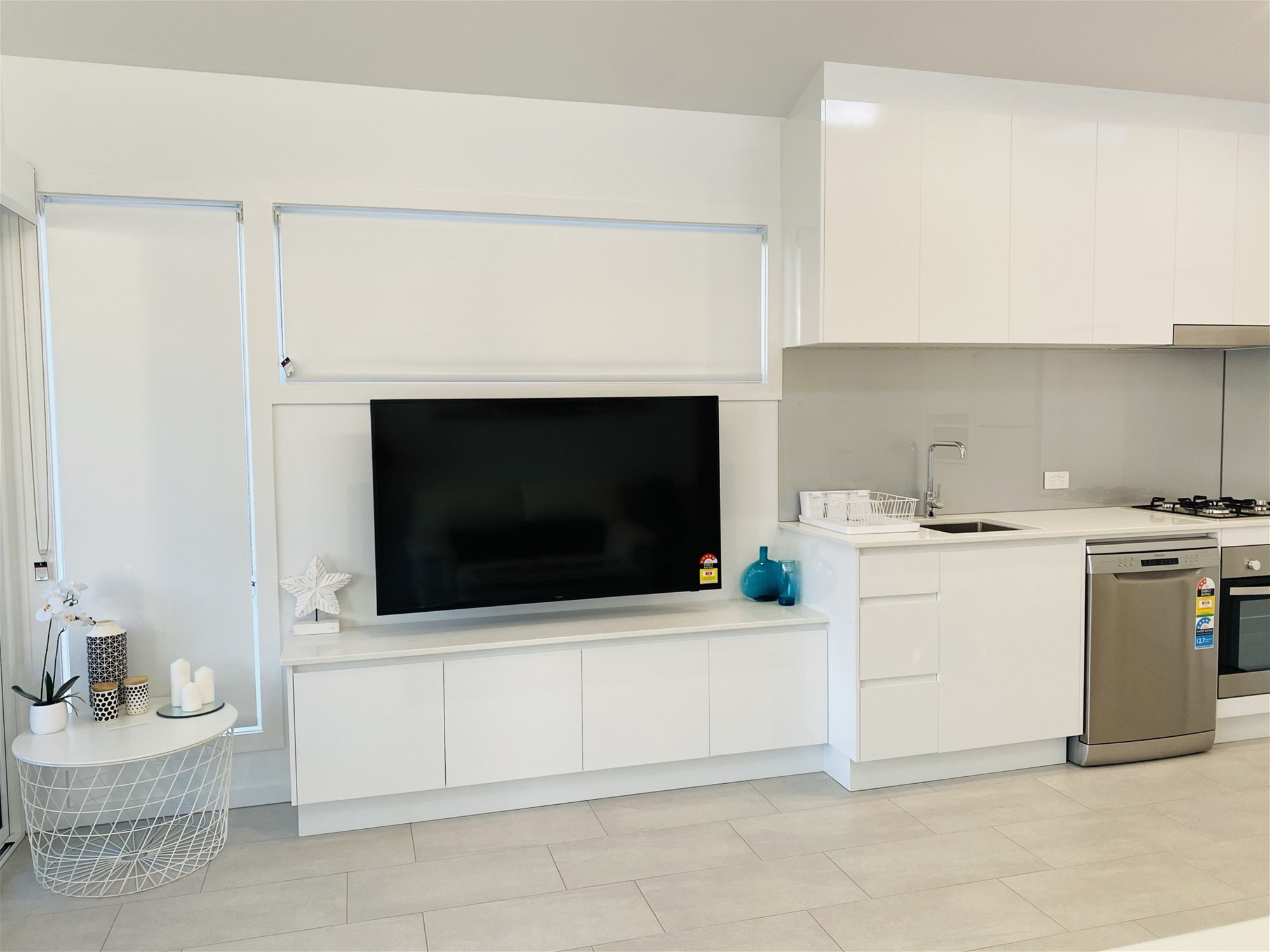 FULLY FURNISHED Free standing 2 10