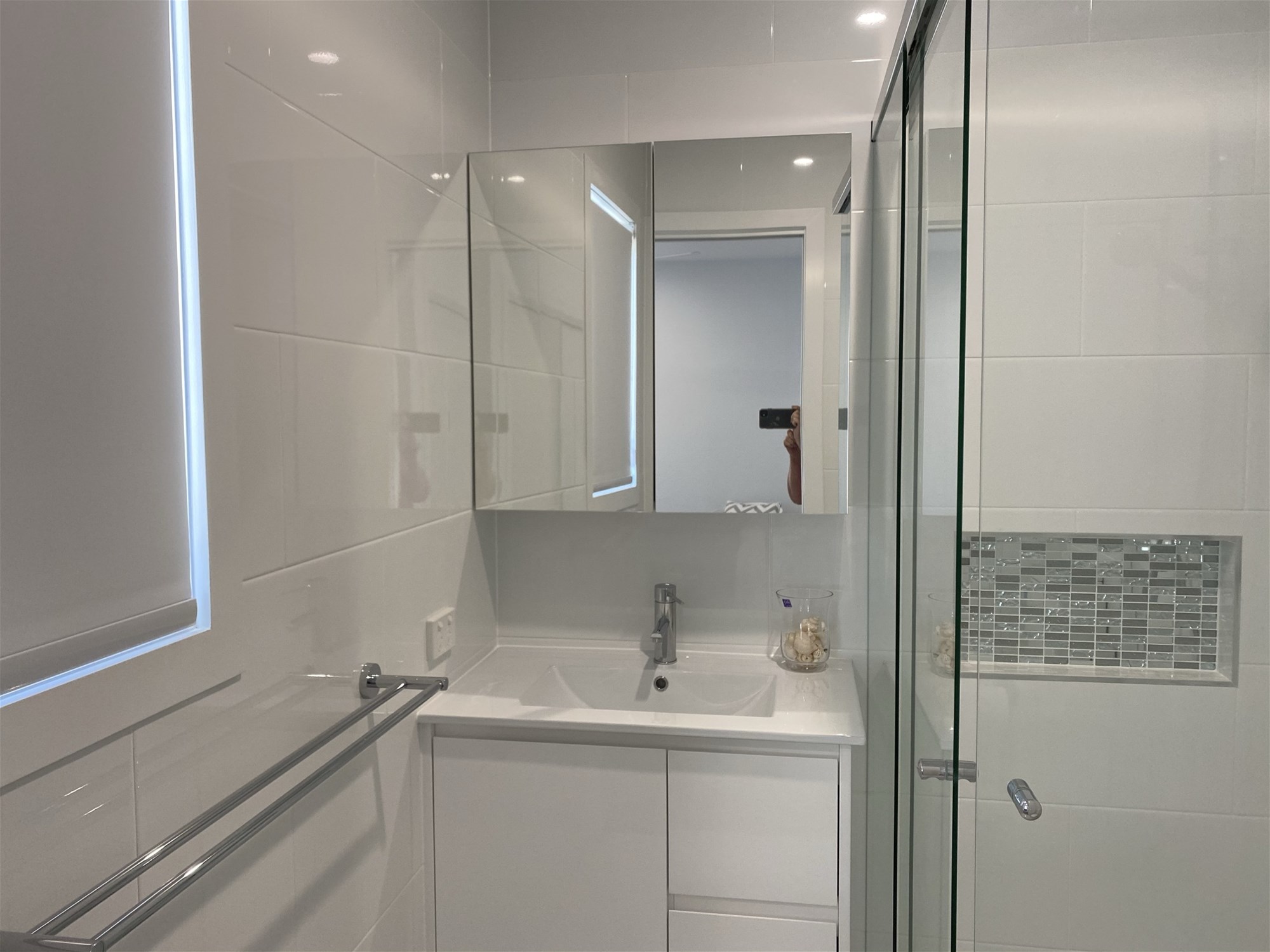 FULLY FURNISHED Free standing 2 12
