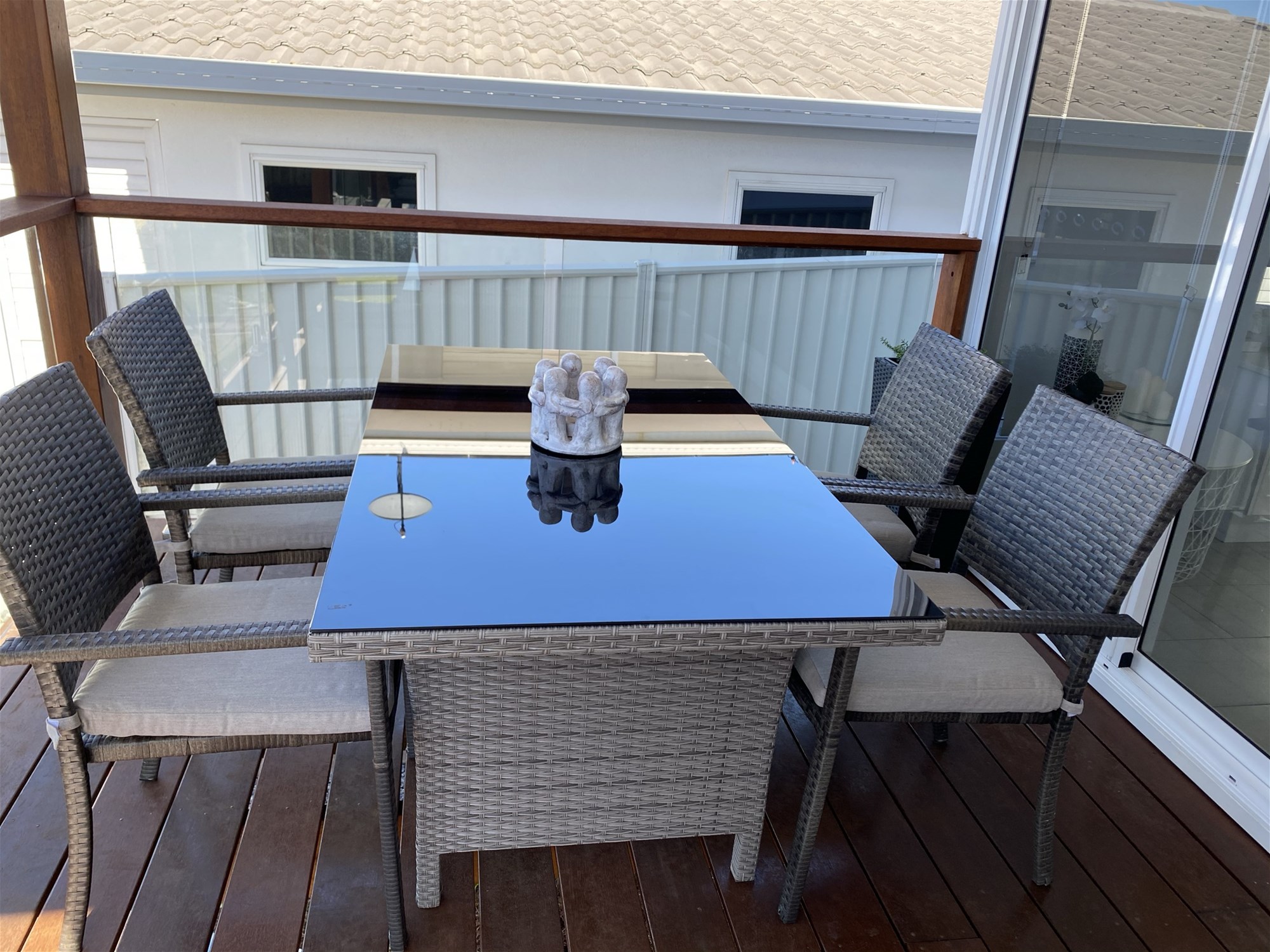 FULLY FURNISHED Free standing 2 13