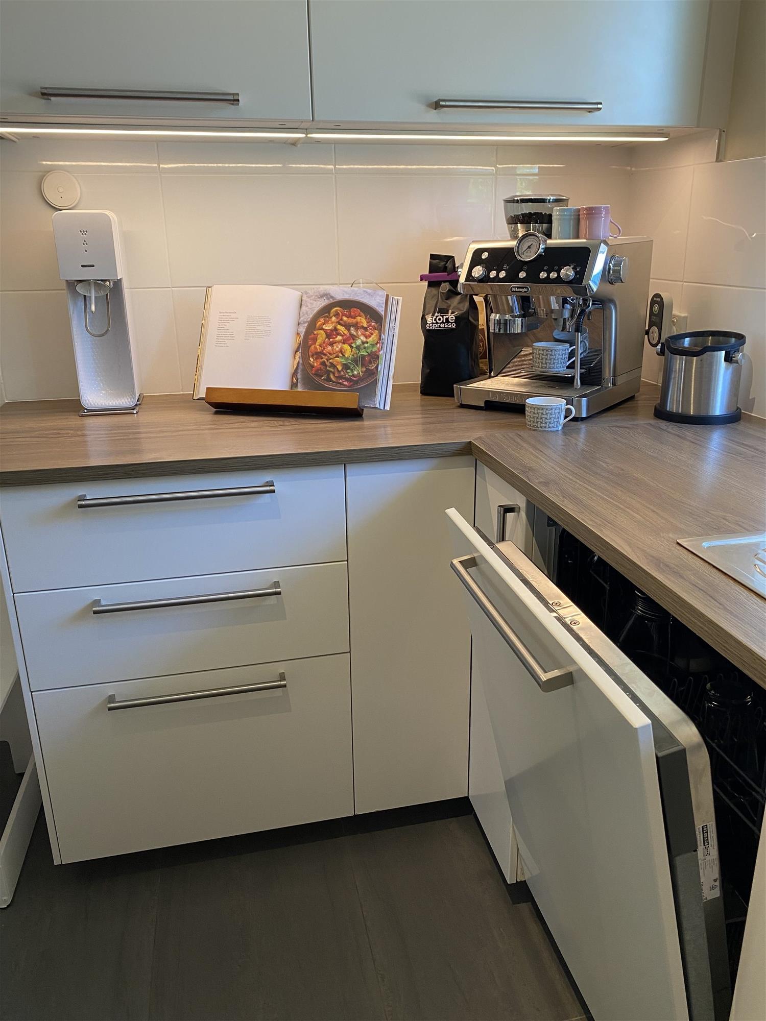 Welcome to 3/2 Susan Street 4