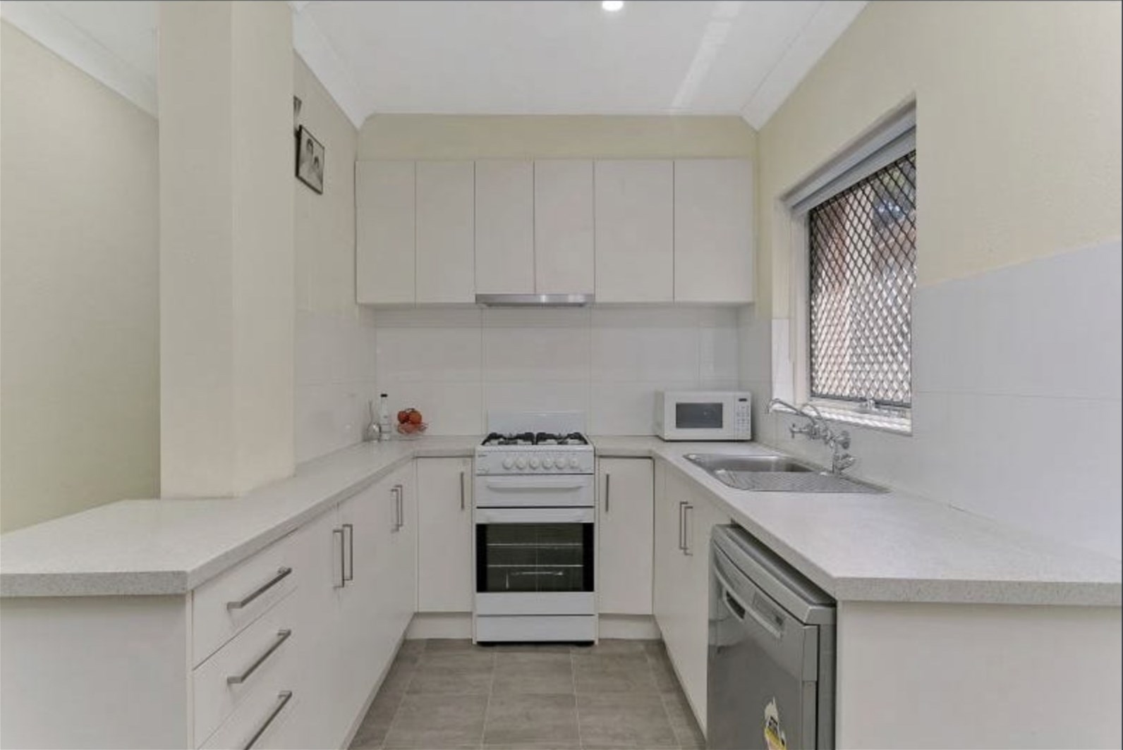 “Gorgeous Glenside Gem: Spacious and 2