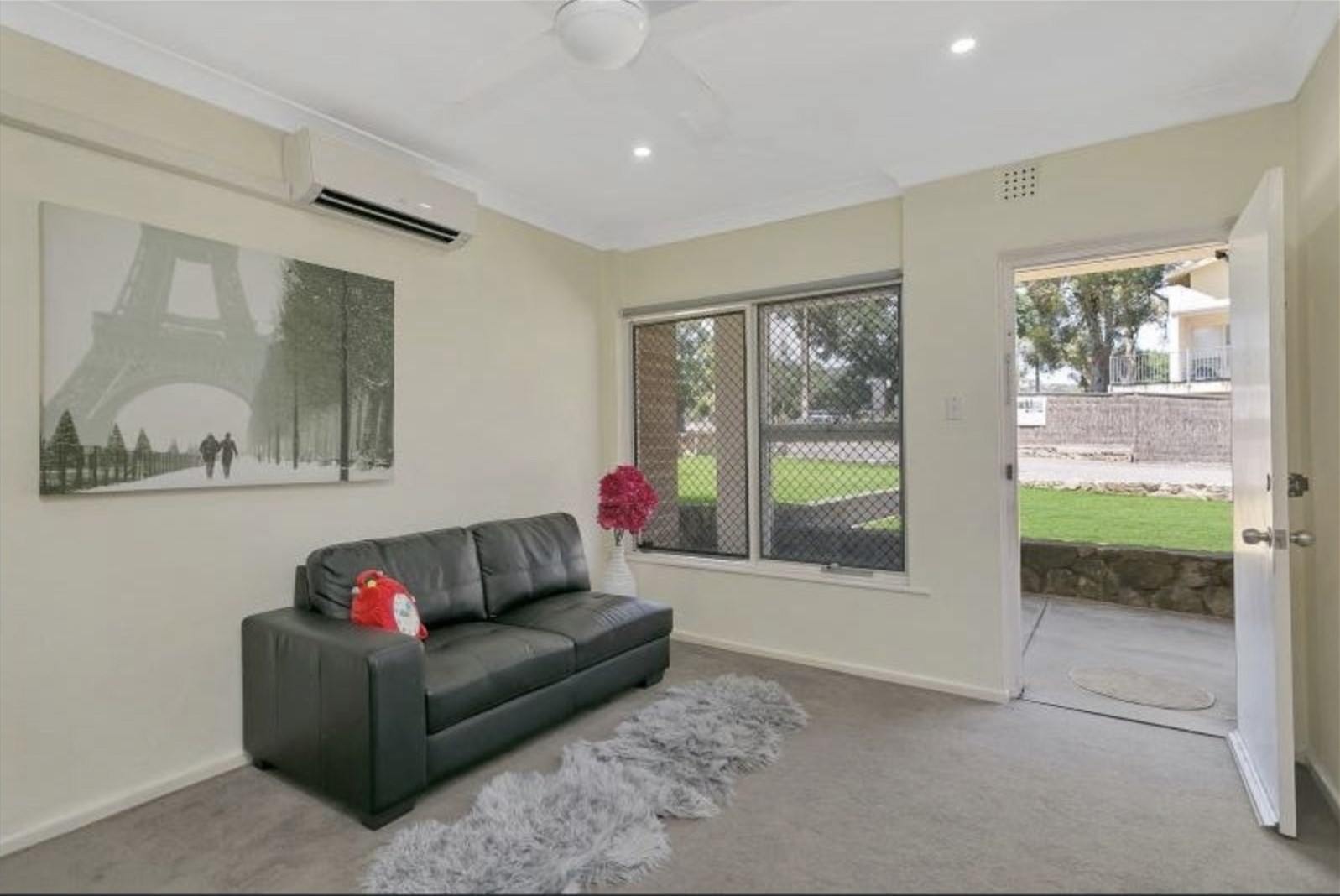 “Gorgeous Glenside Gem: Spacious and 5