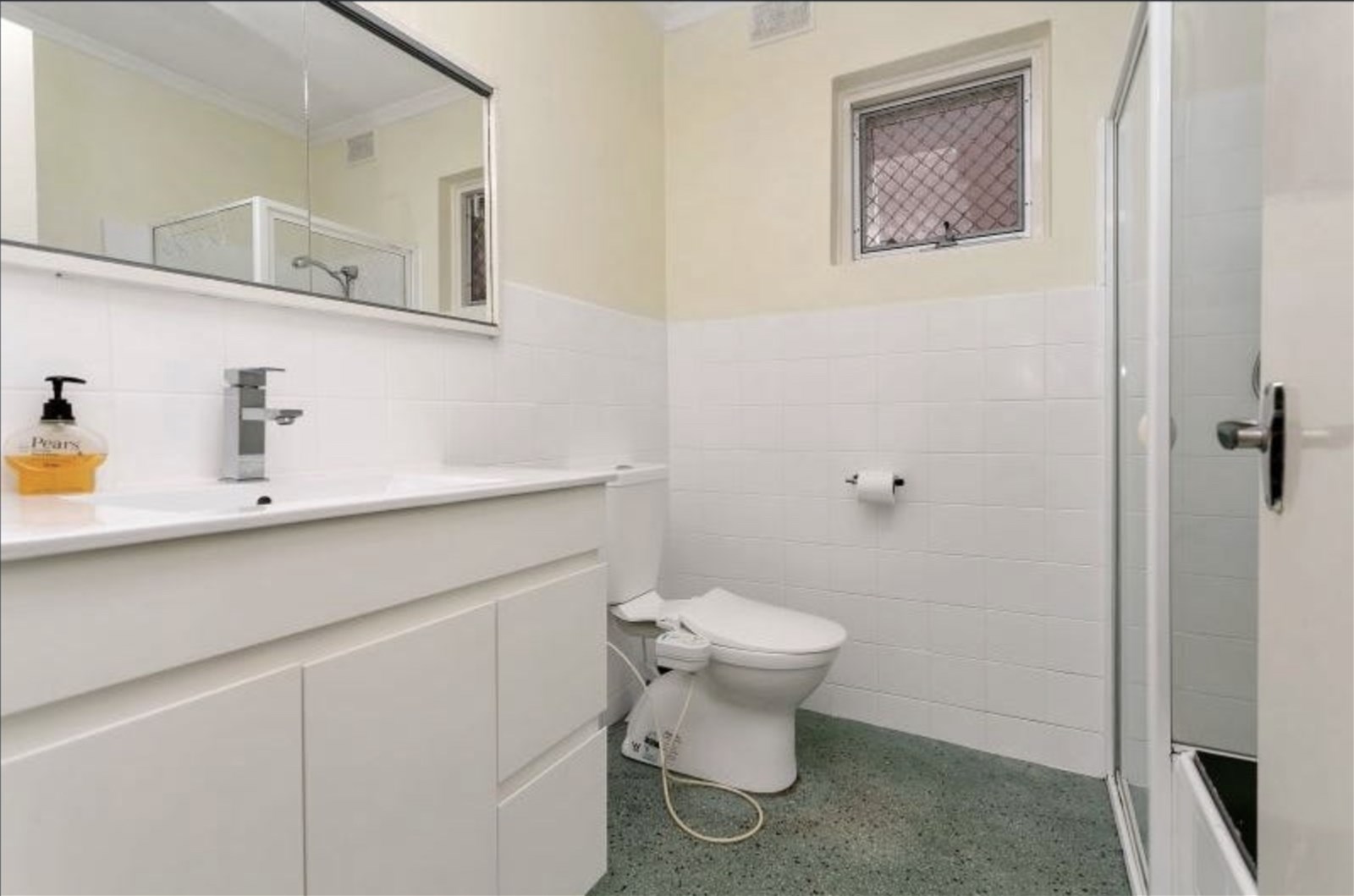 “Gorgeous Glenside Gem: Spacious and 6