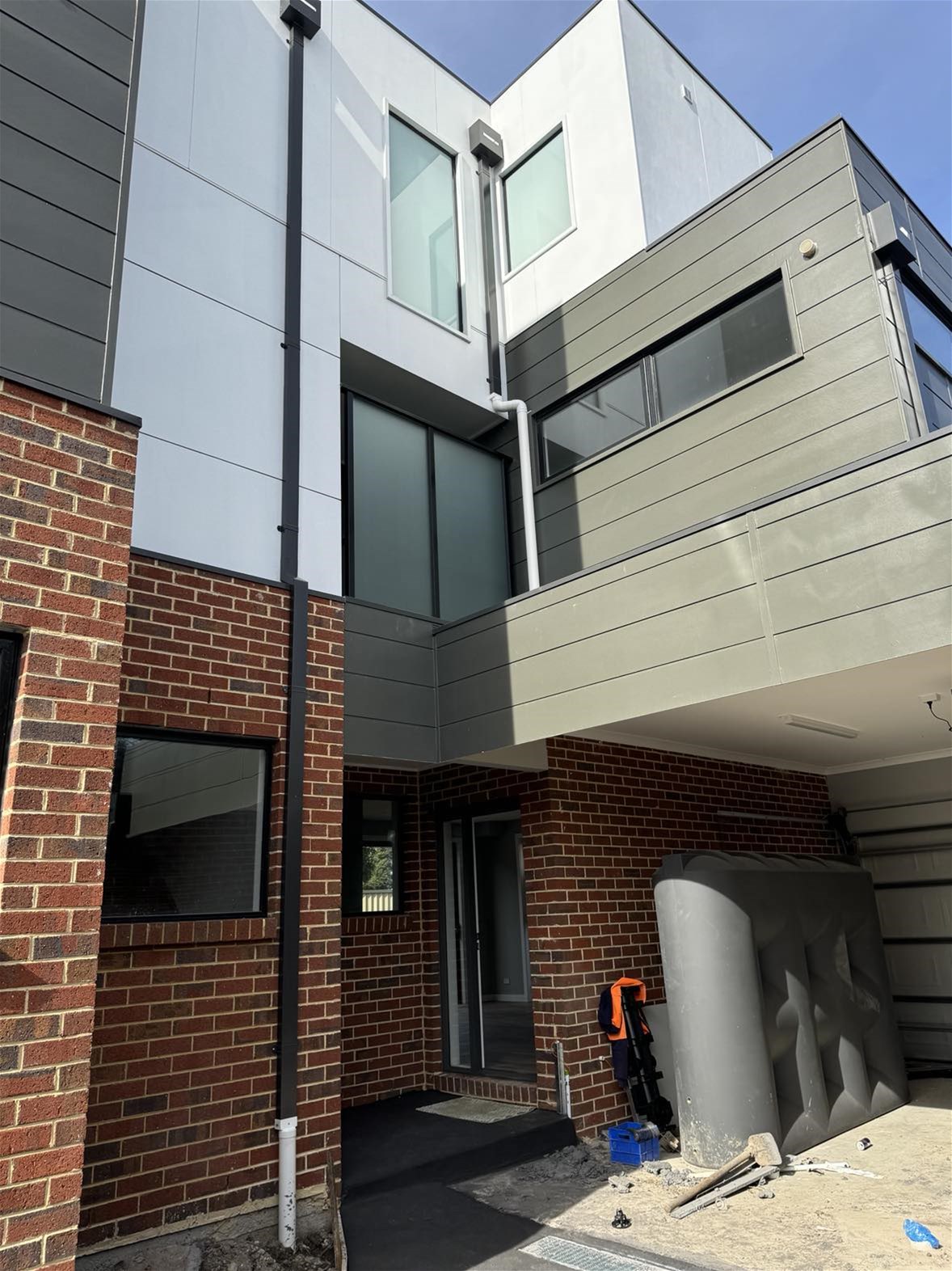 Modern, Brand New and Cozy Unit for Rent in the Heart of Springvale!