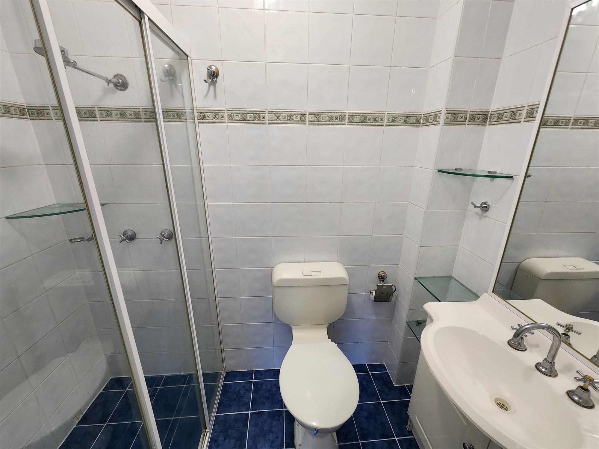 Fresh and Convenient Apartment 4