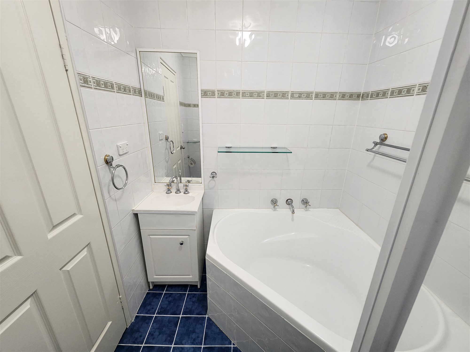 Fresh and Convenient Apartment 6