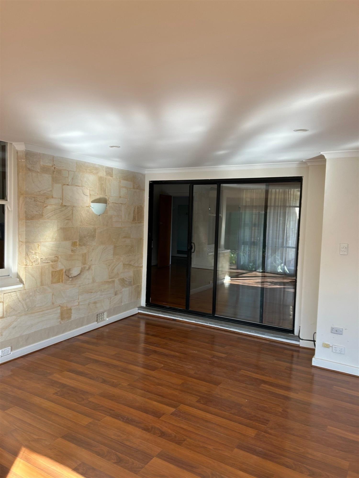 “Your Dream Home Awaits: Charming 6