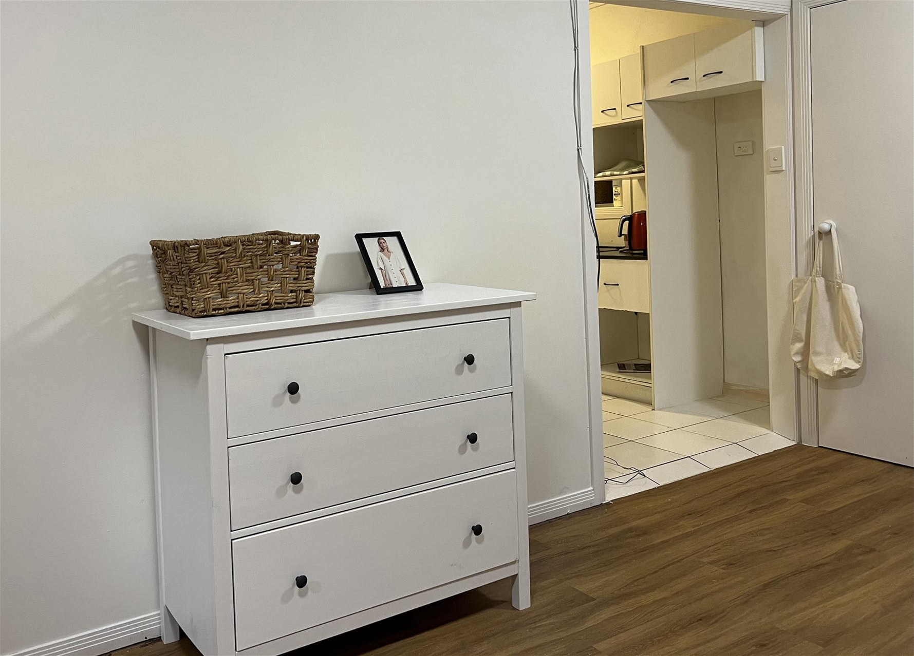 Fully renovated Cozy Beachside living in Miami-fully Furnished, accept short-term accommodation