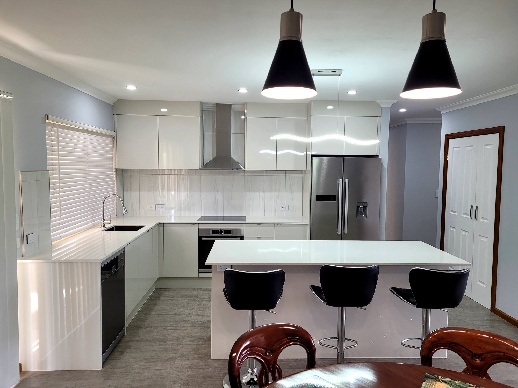 Charming Coastal Living: Beautiful House 9