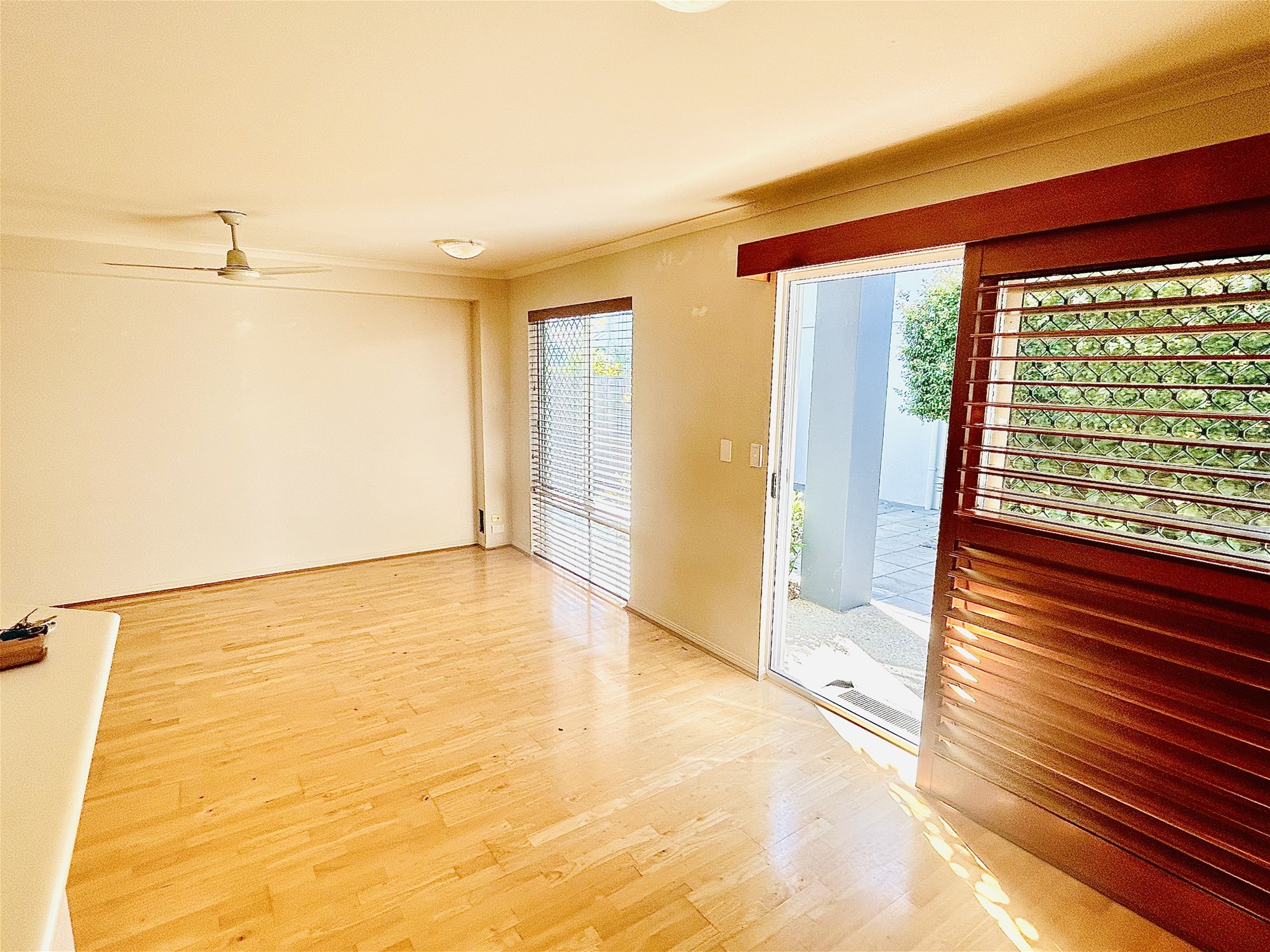 Beautiful Townhouse, Fantastic Location 3