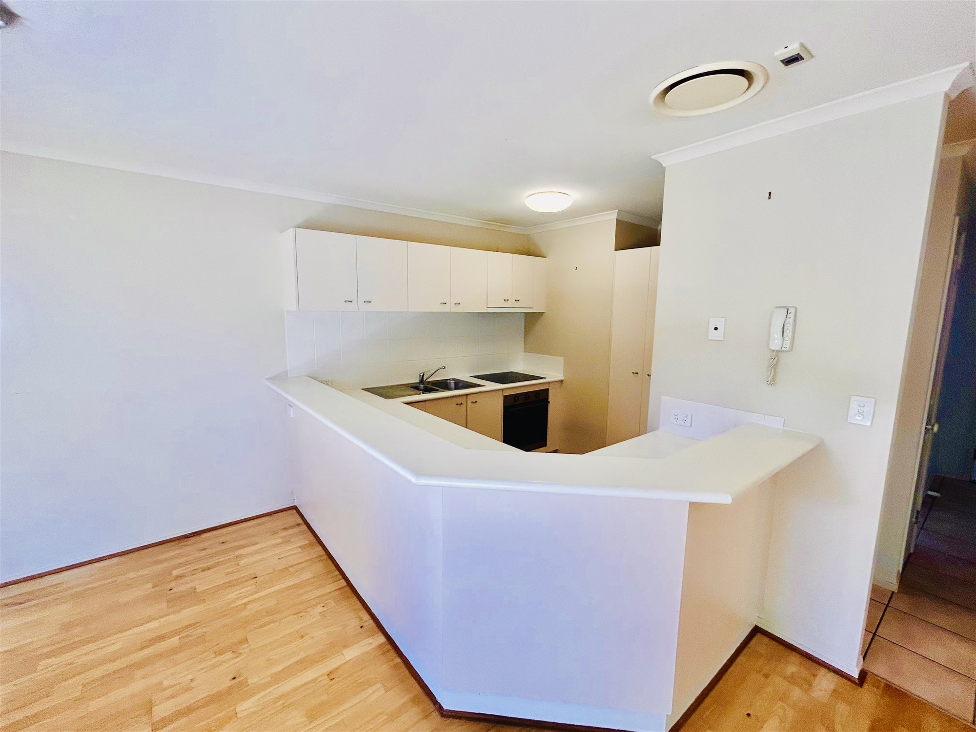 Beautiful Townhouse, Fantastic Location 6