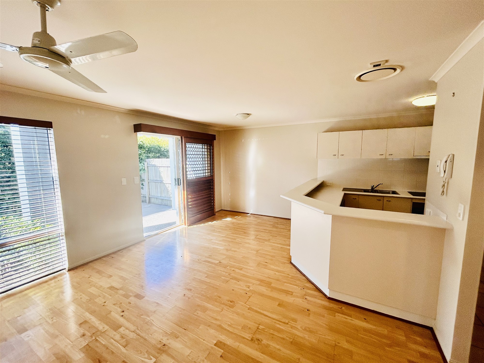 Beautiful Townhouse, Fantastic Location 5