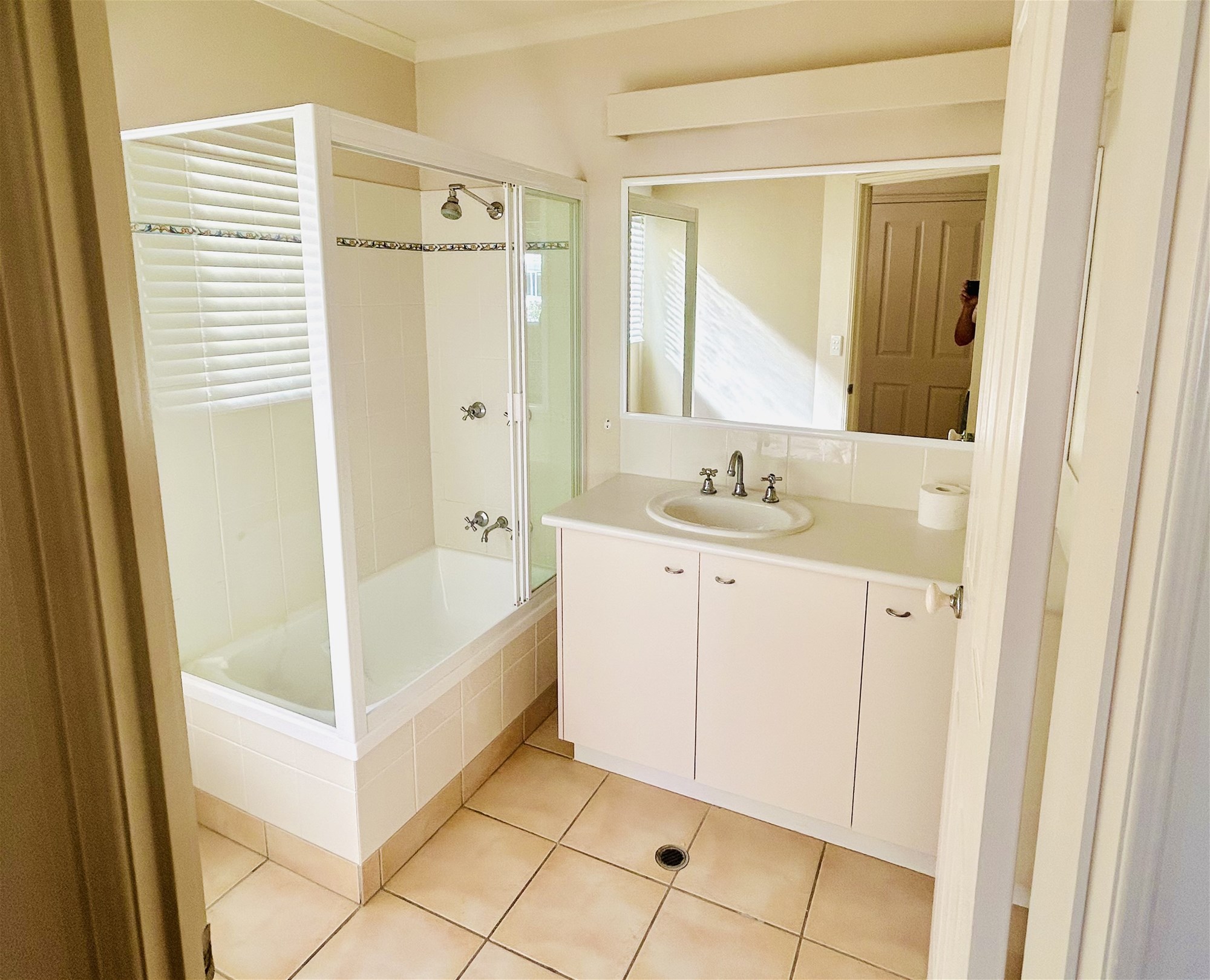 Beautiful Townhouse, Fantastic Location 16