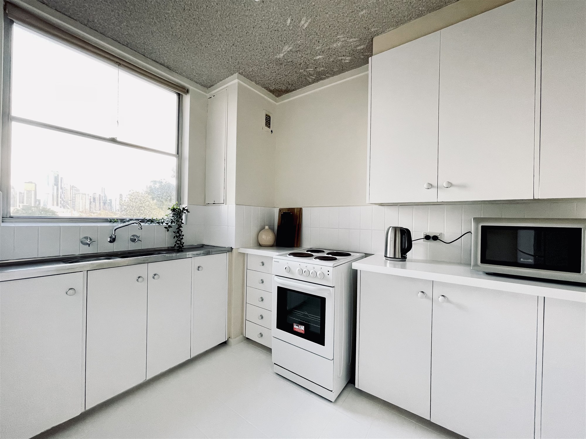 “Modern and Spacious Apartment for 4