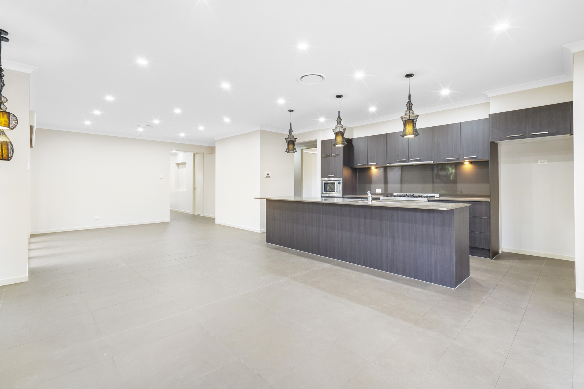 Stylish 4-Bedroom Family Home for 3