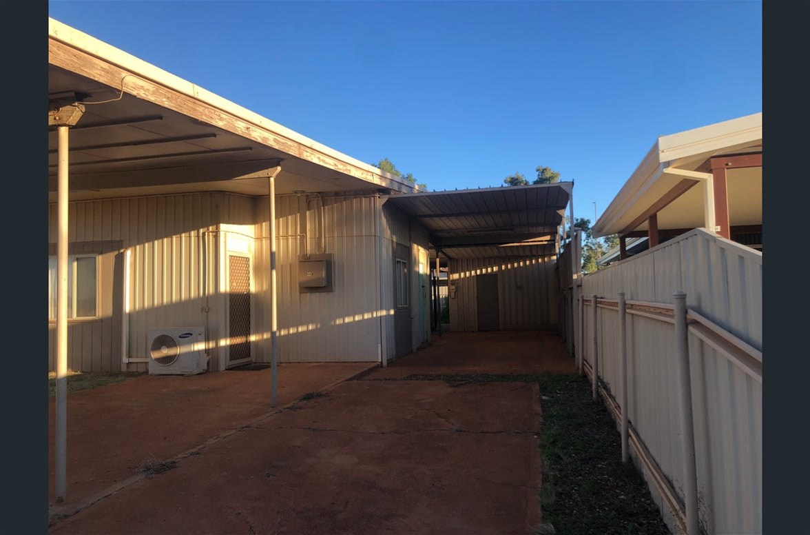 Duplex/Semi house rental available now! 4
