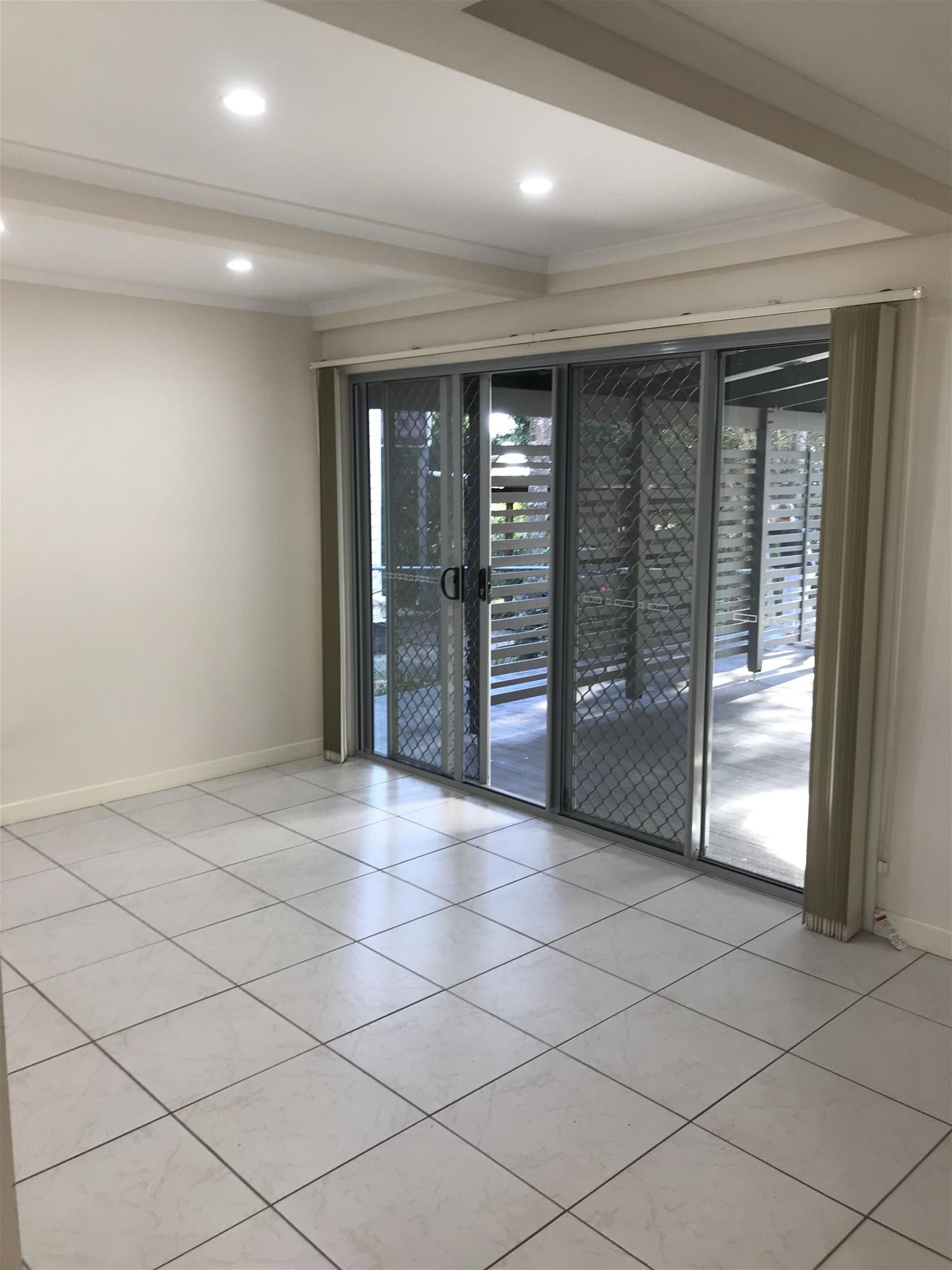 Spacious 3 bedroom duplex in 4