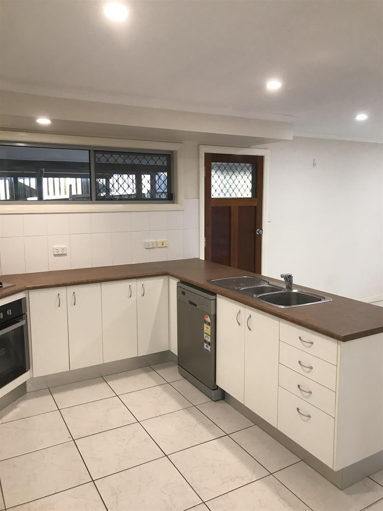 Spacious 3 bedroom duplex in 5