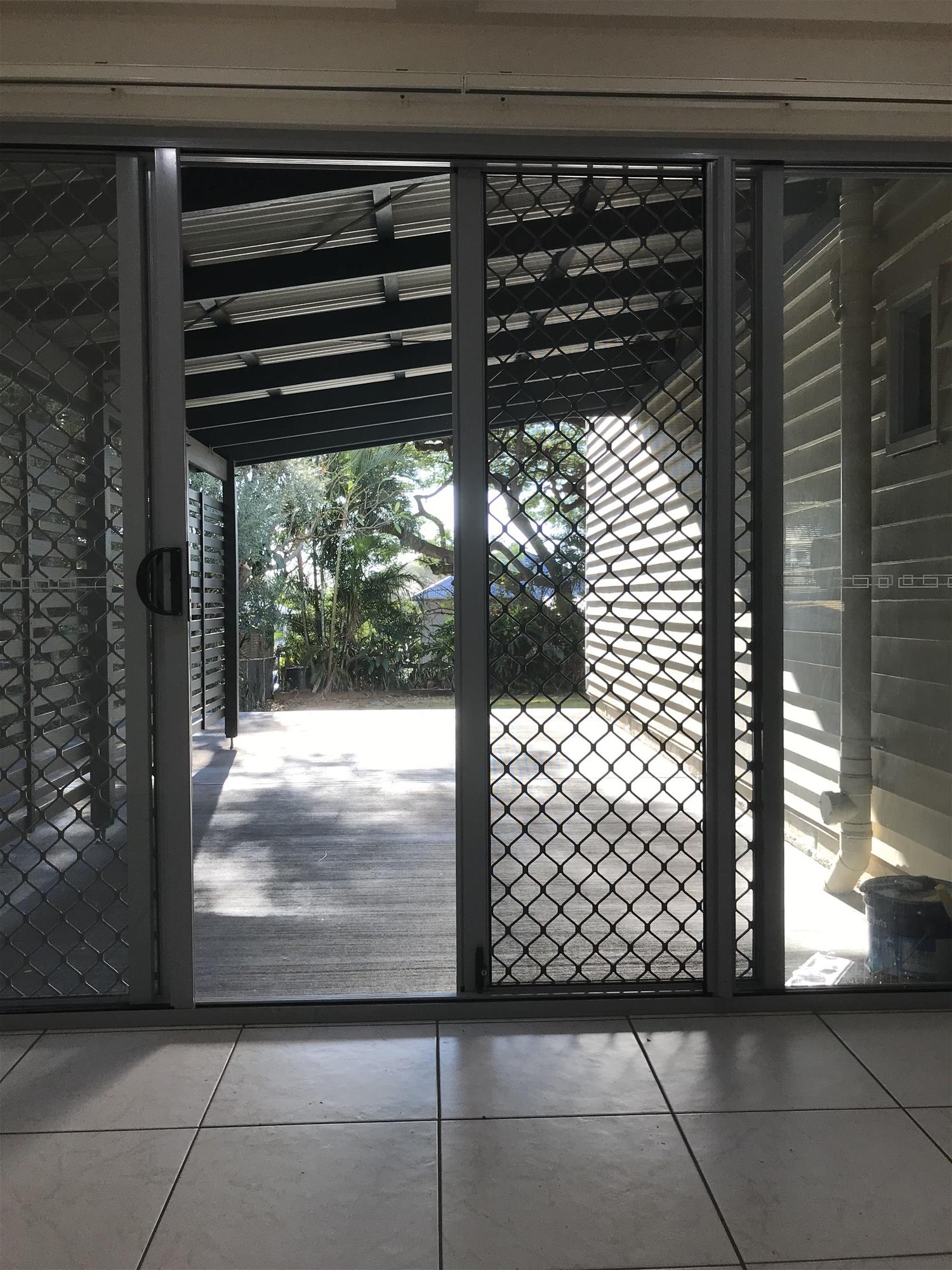 Spacious 3 bedroom duplex in 10