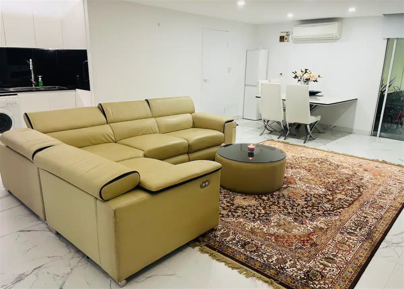 “Stunning Large Modern Granny Flat for Rent in Established and Lively Normanhurst Neighborhood!”