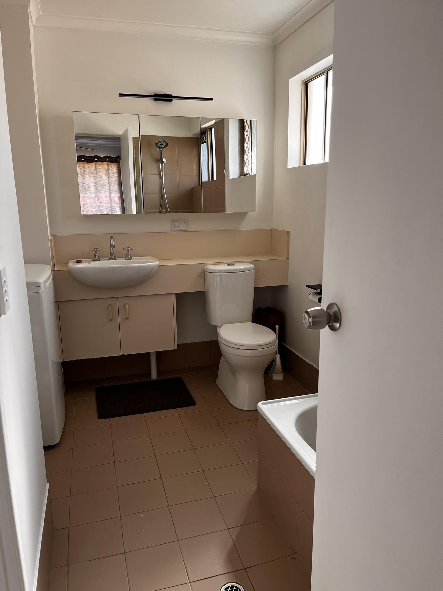 Great Unit Fantastic Location $680 11