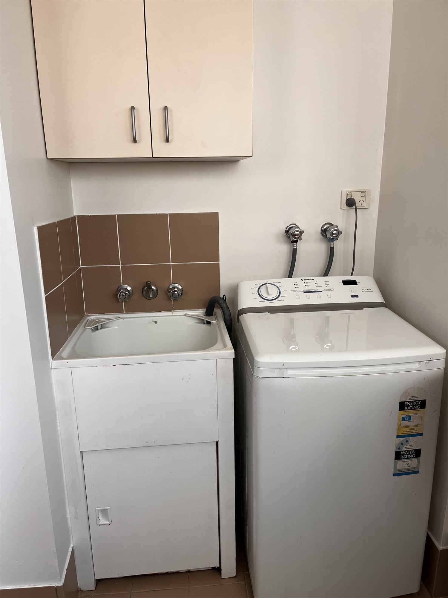 Great Unit Fantastic Location $680 12