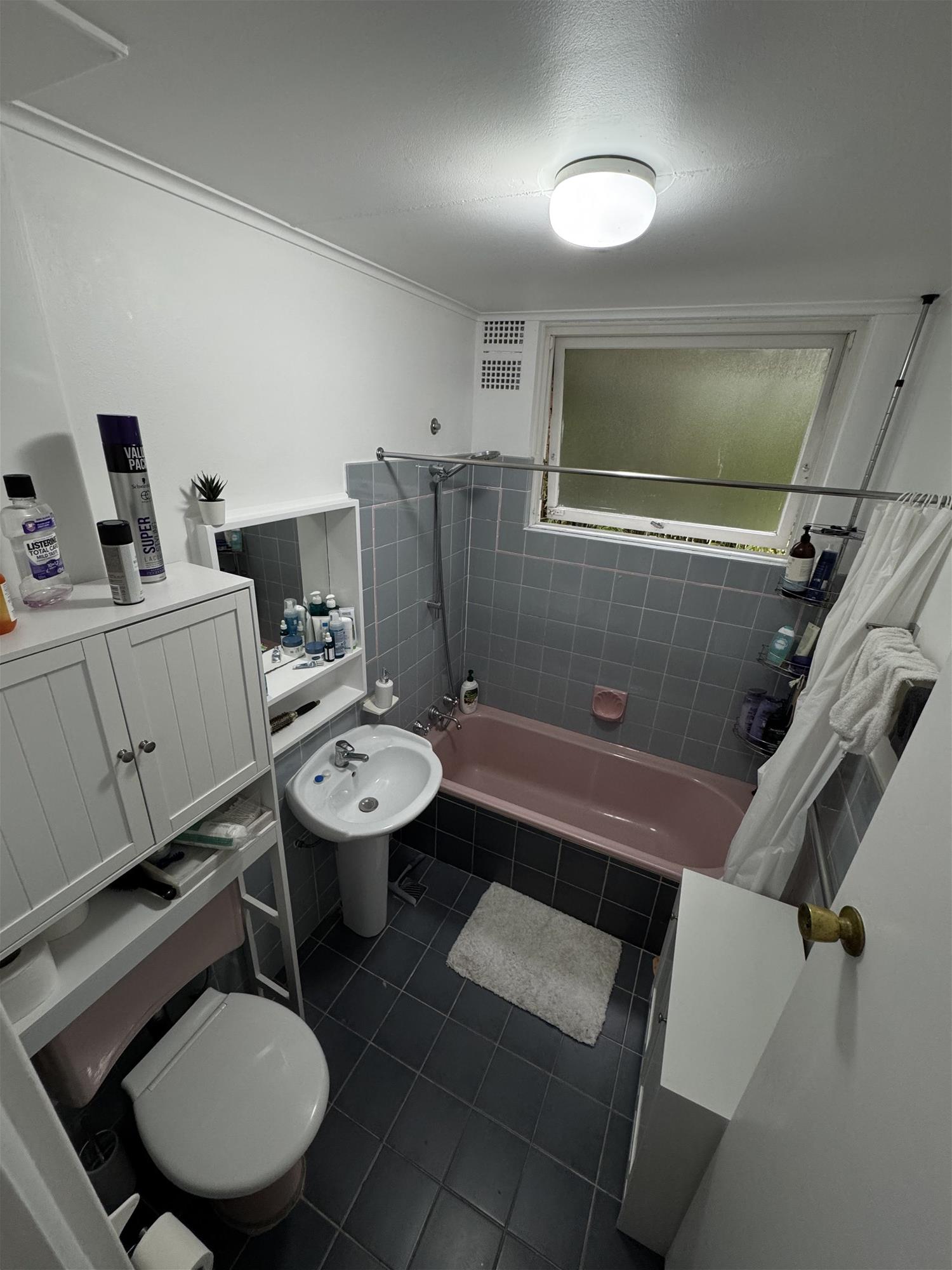 Recently renovated quiet 2-bedroom apartment 7