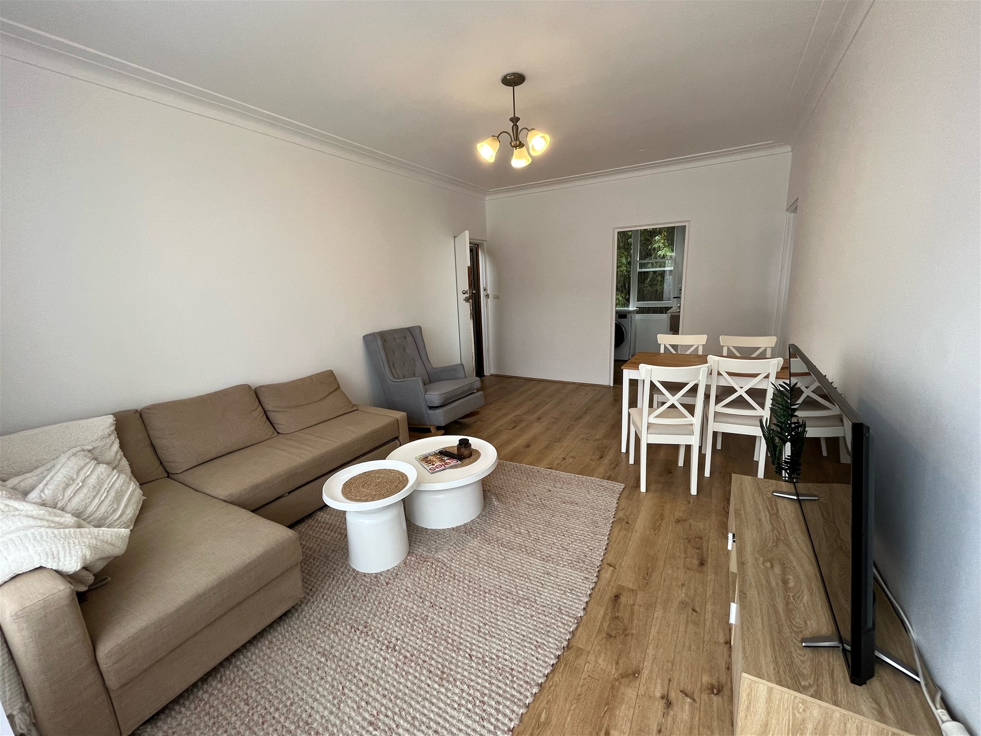 Recently renovated quiet 2-bedroom apartment