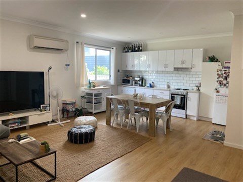 Charming Lakeside Living: Stunning House for Rent in Speers Point