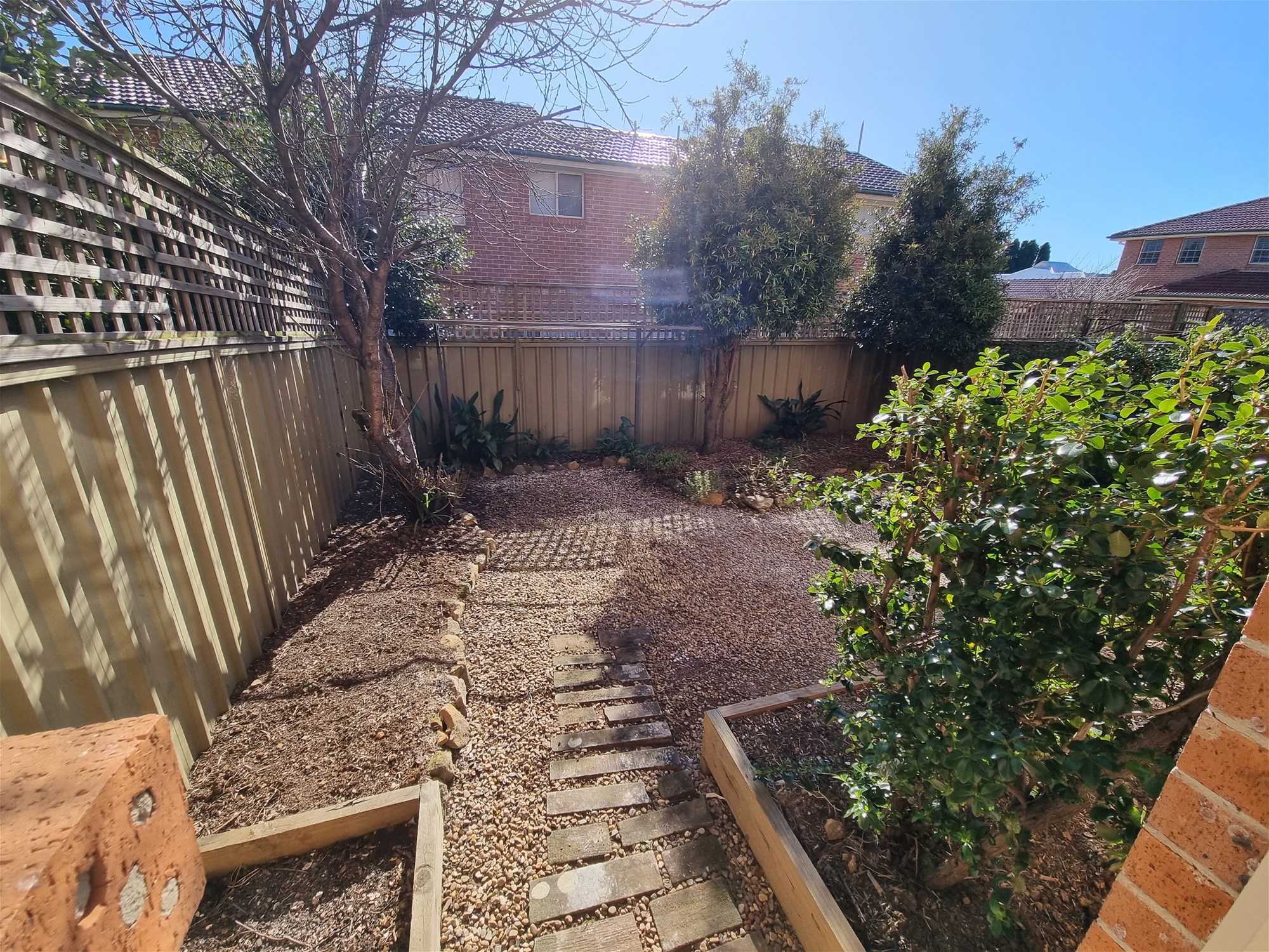 CENTRALLY LOCATED BOWRAL TOWNHOUSE 8