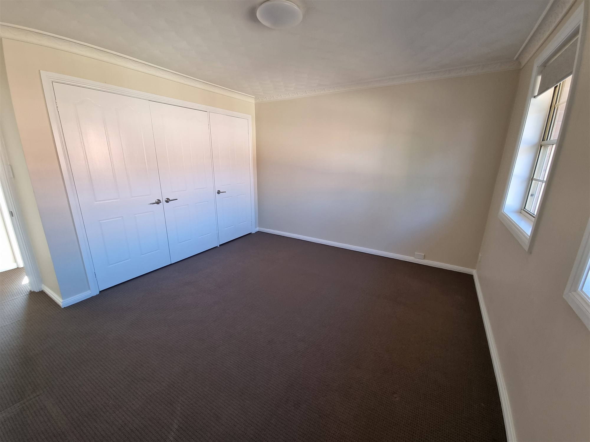 CENTRALLY LOCATED BOWRAL TOWNHOUSE 7