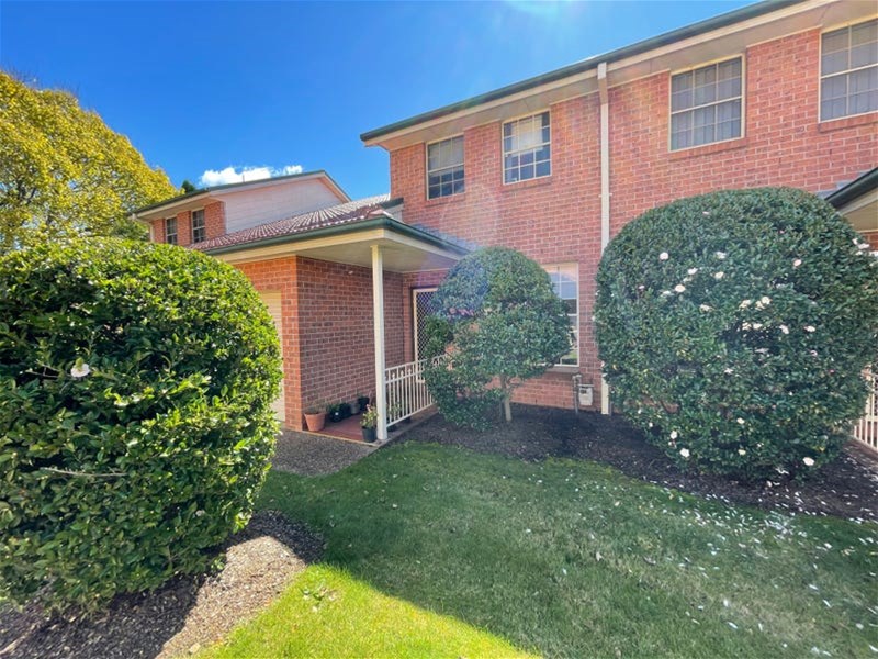 CENTRALLY LOCATED BOWRAL TOWNHOUSE 10