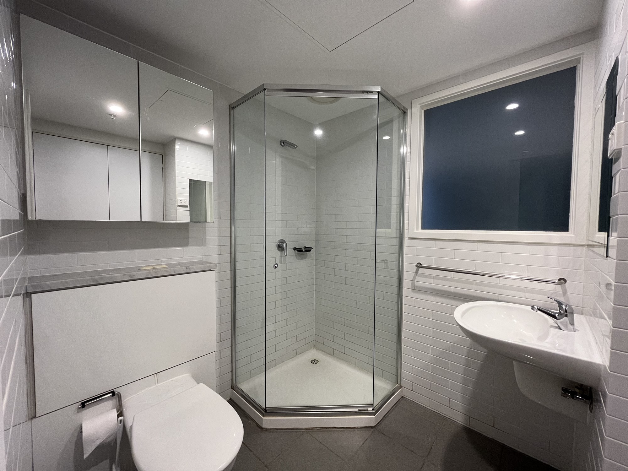 Stylish 1-Bedroom Apartment with City 7