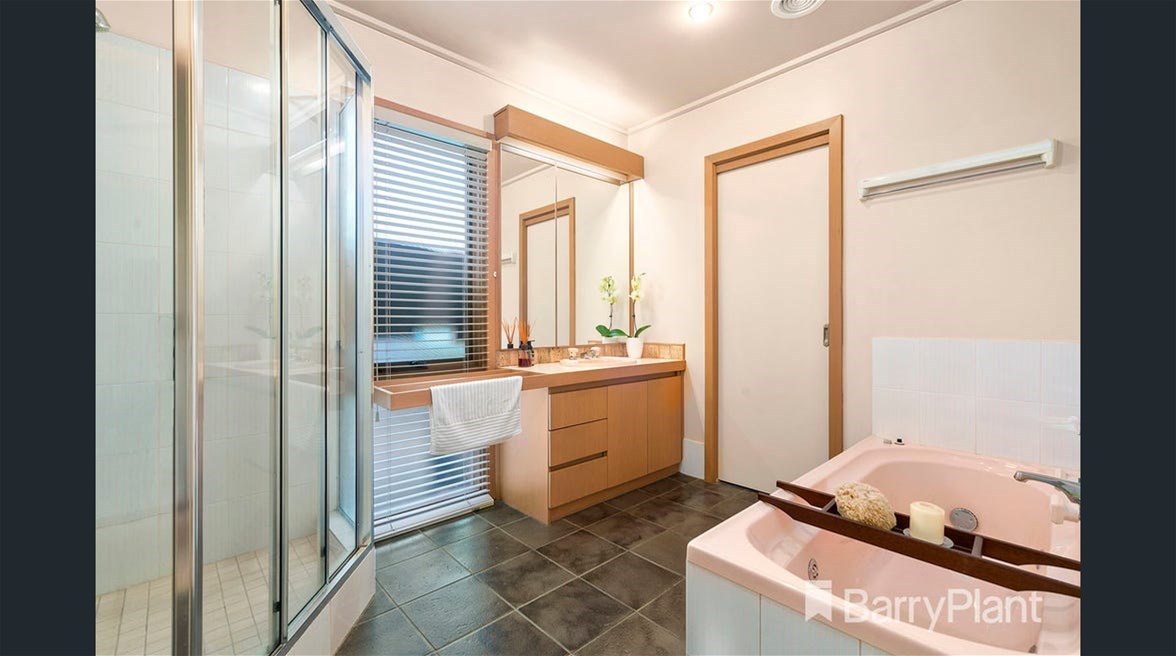 Large Beautiful Family Home For 8