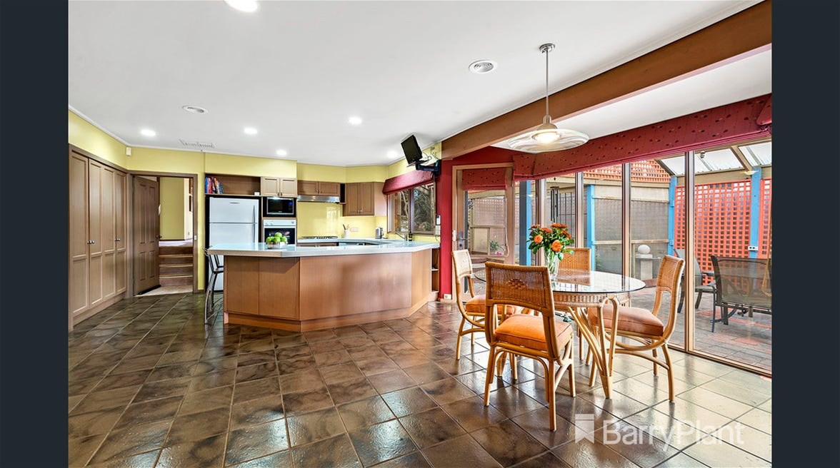 Large Beautiful Family Home For 12