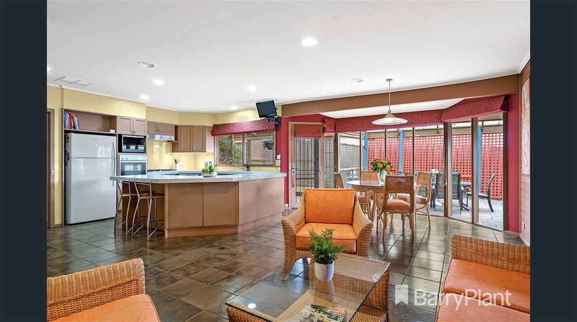 Large Beautiful Family Home For 14