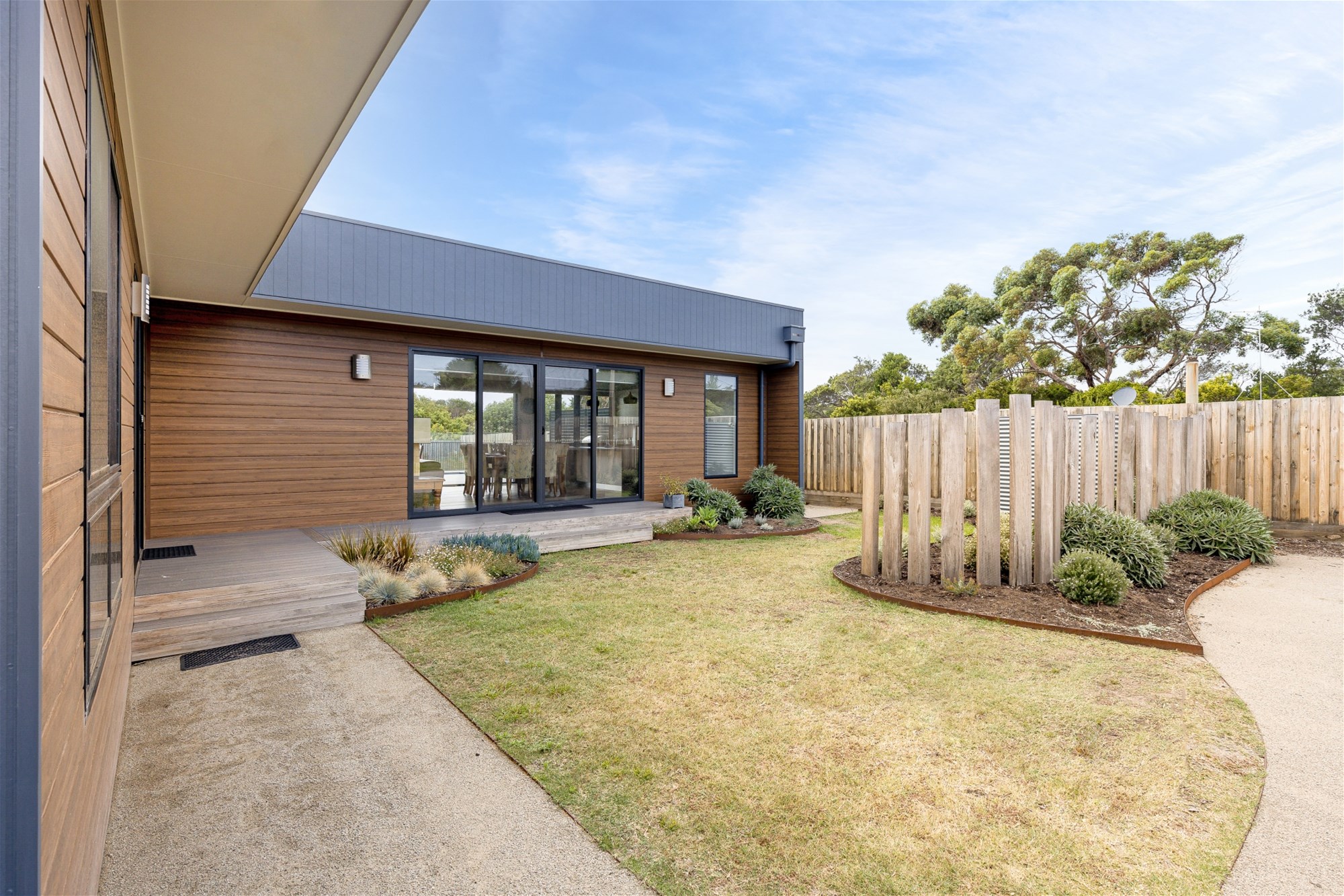 Modern furnished 4 bedroom with 3