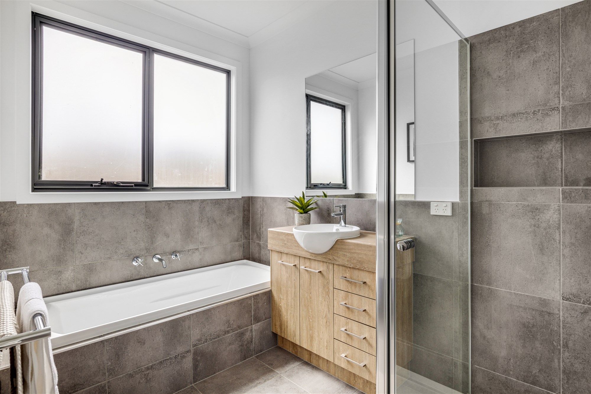 Modern furnished 4 bedroom with 7