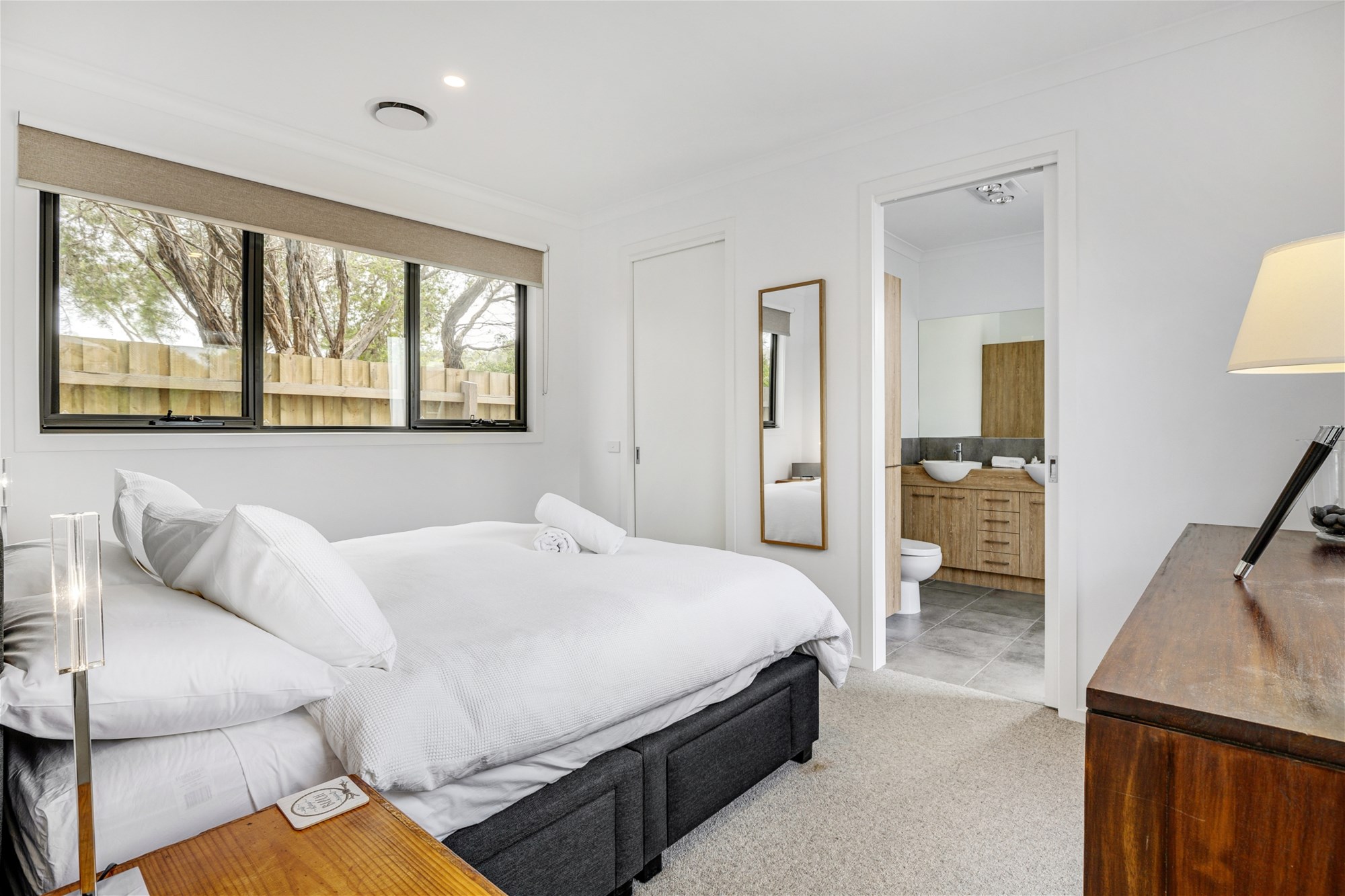 Modern furnished 4 bedroom with 8