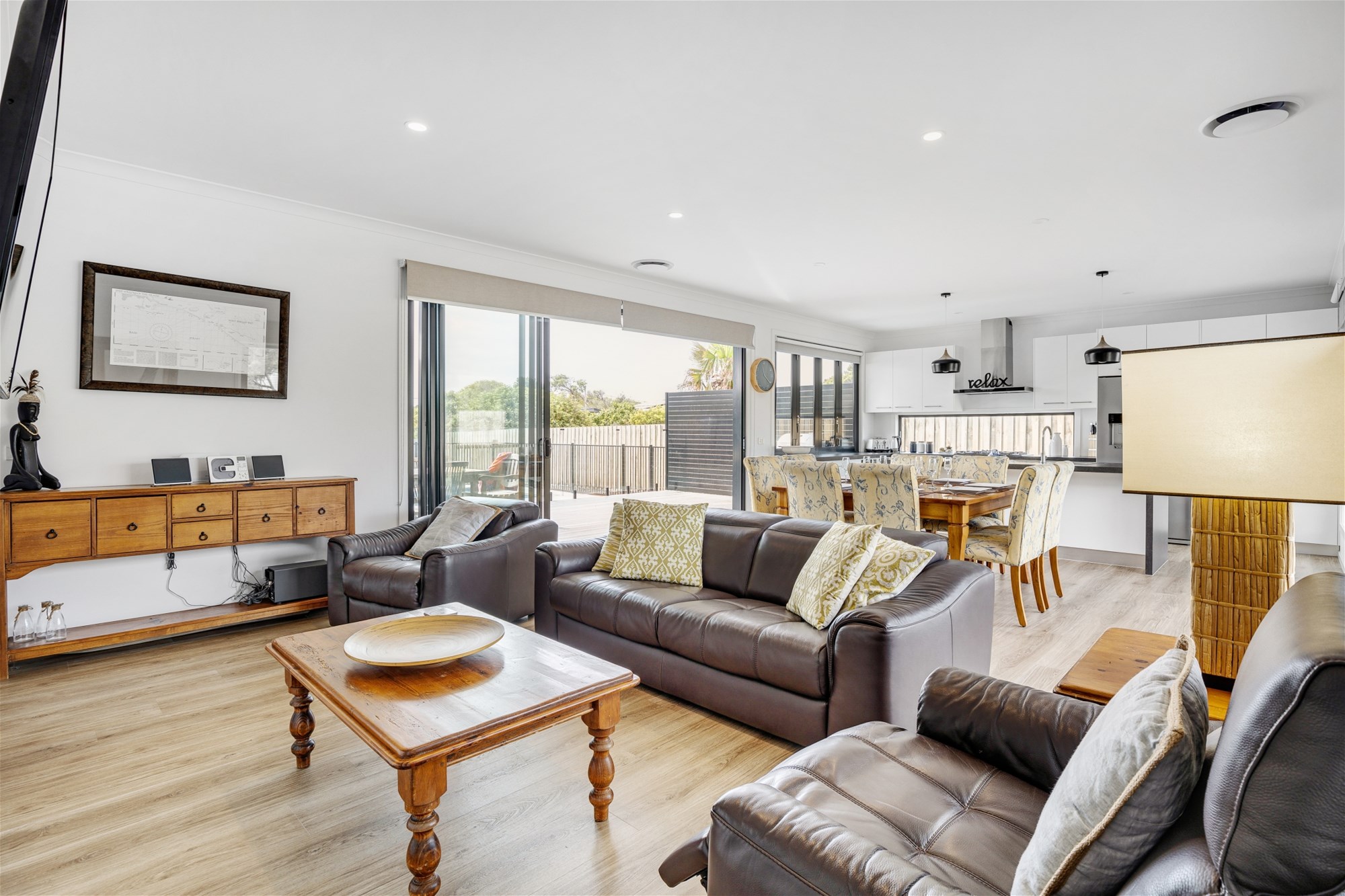 Modern furnished 4 bedroom with 10