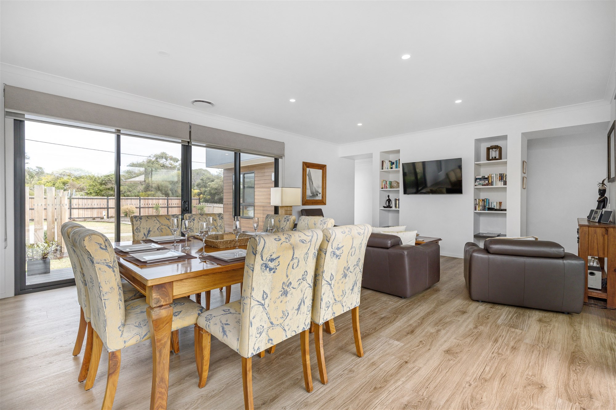 Modern furnished 4 bedroom with 12