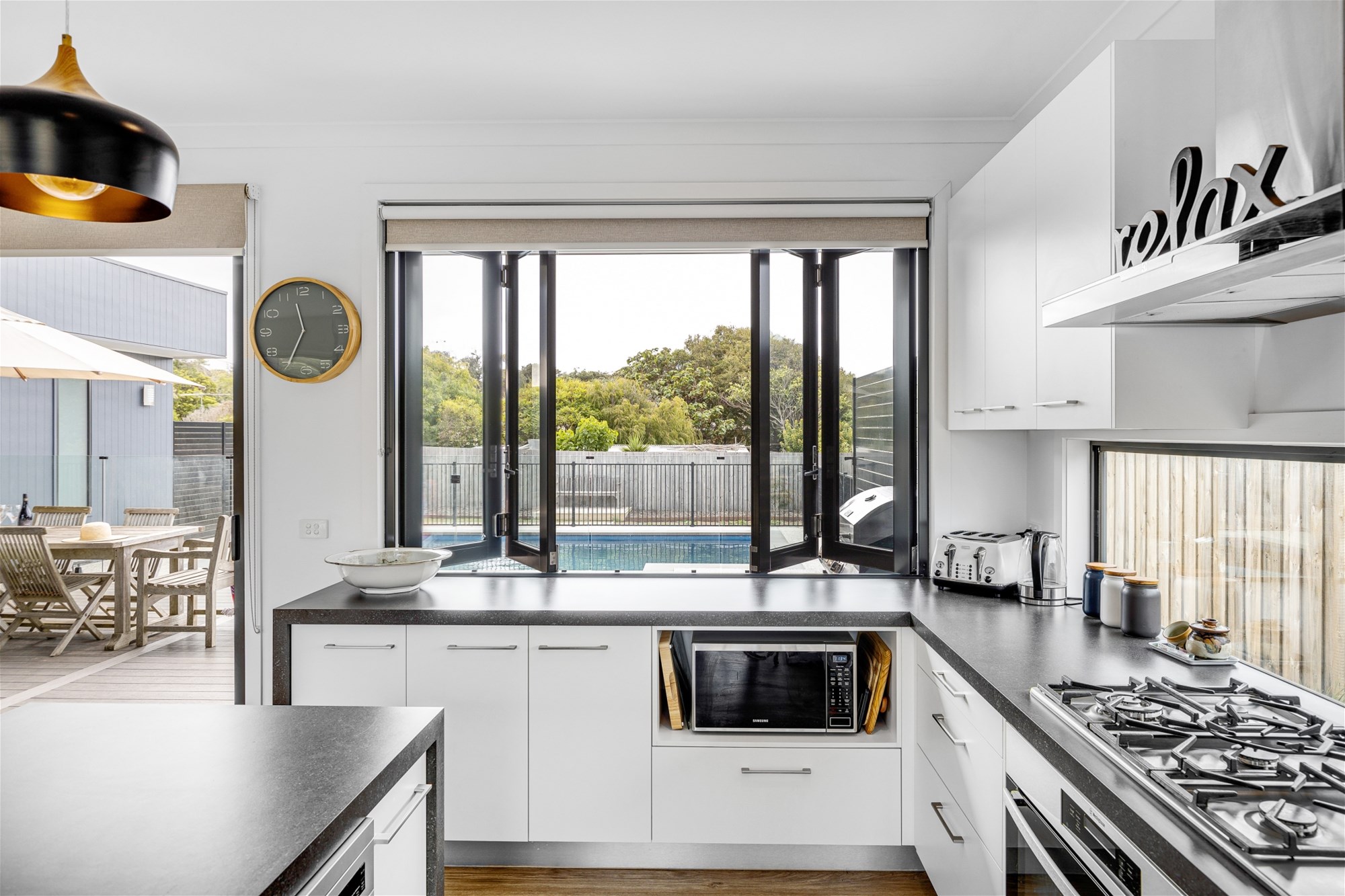 Modern furnished 4 bedroom with 14