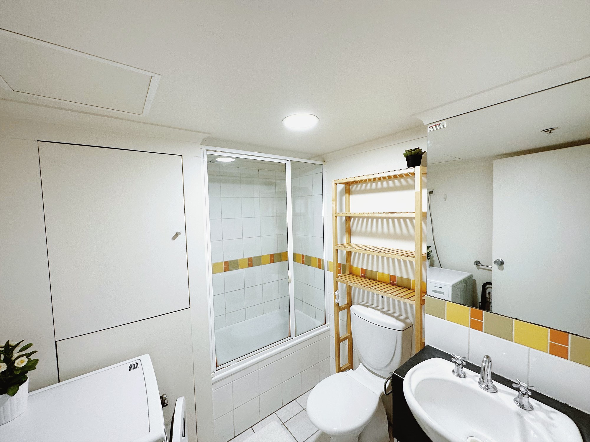 Fantastic Fully Furnished 3 Bedroom 9