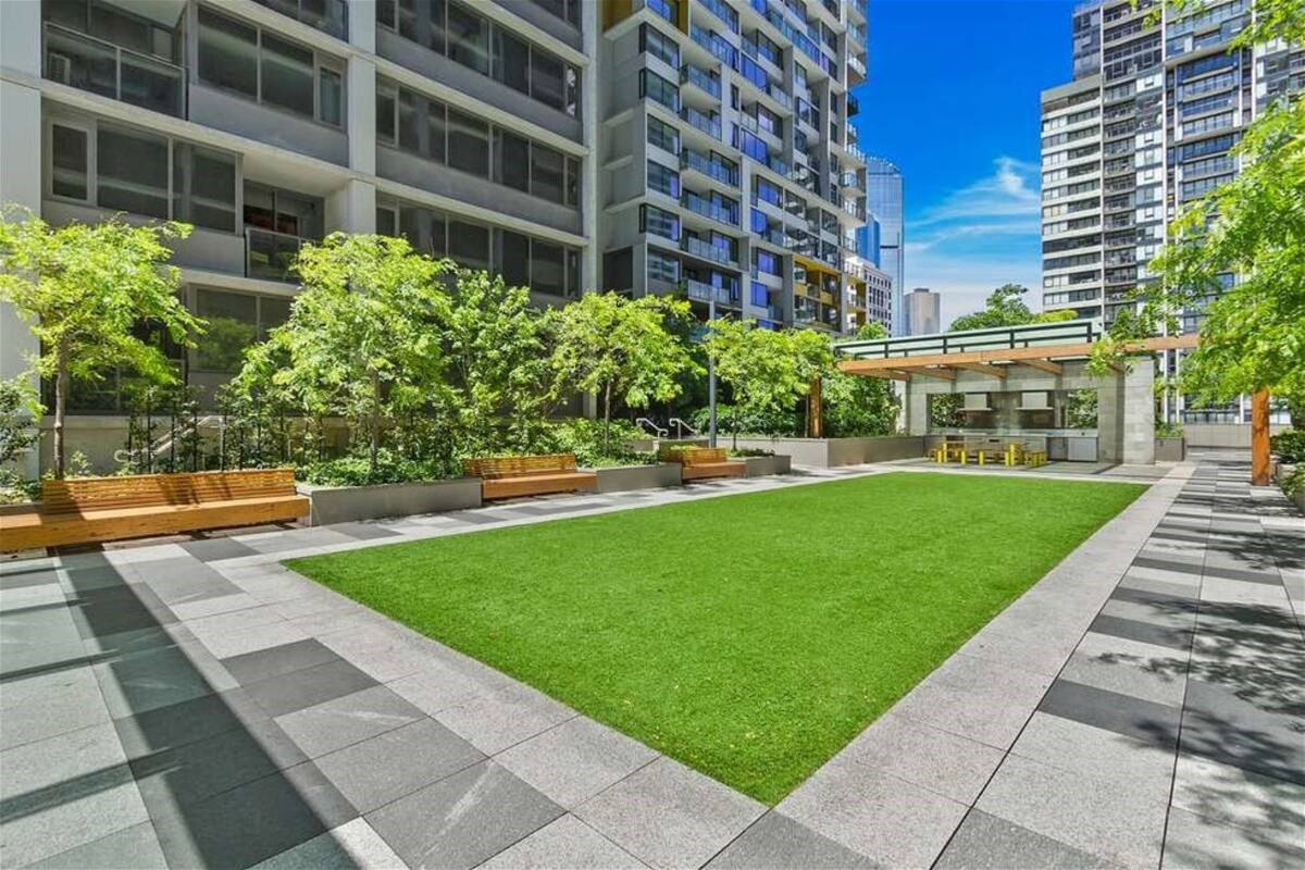 Modern 2 Bedroom Apartment 12