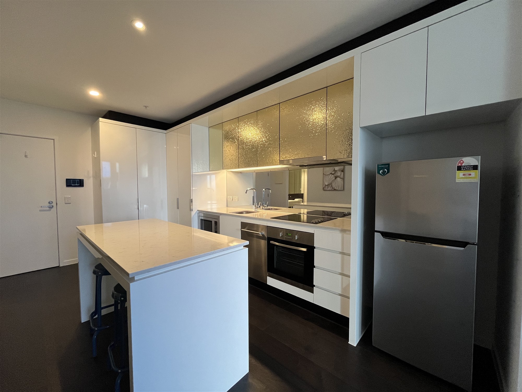 Modern 2 Bedroom Apartment 2