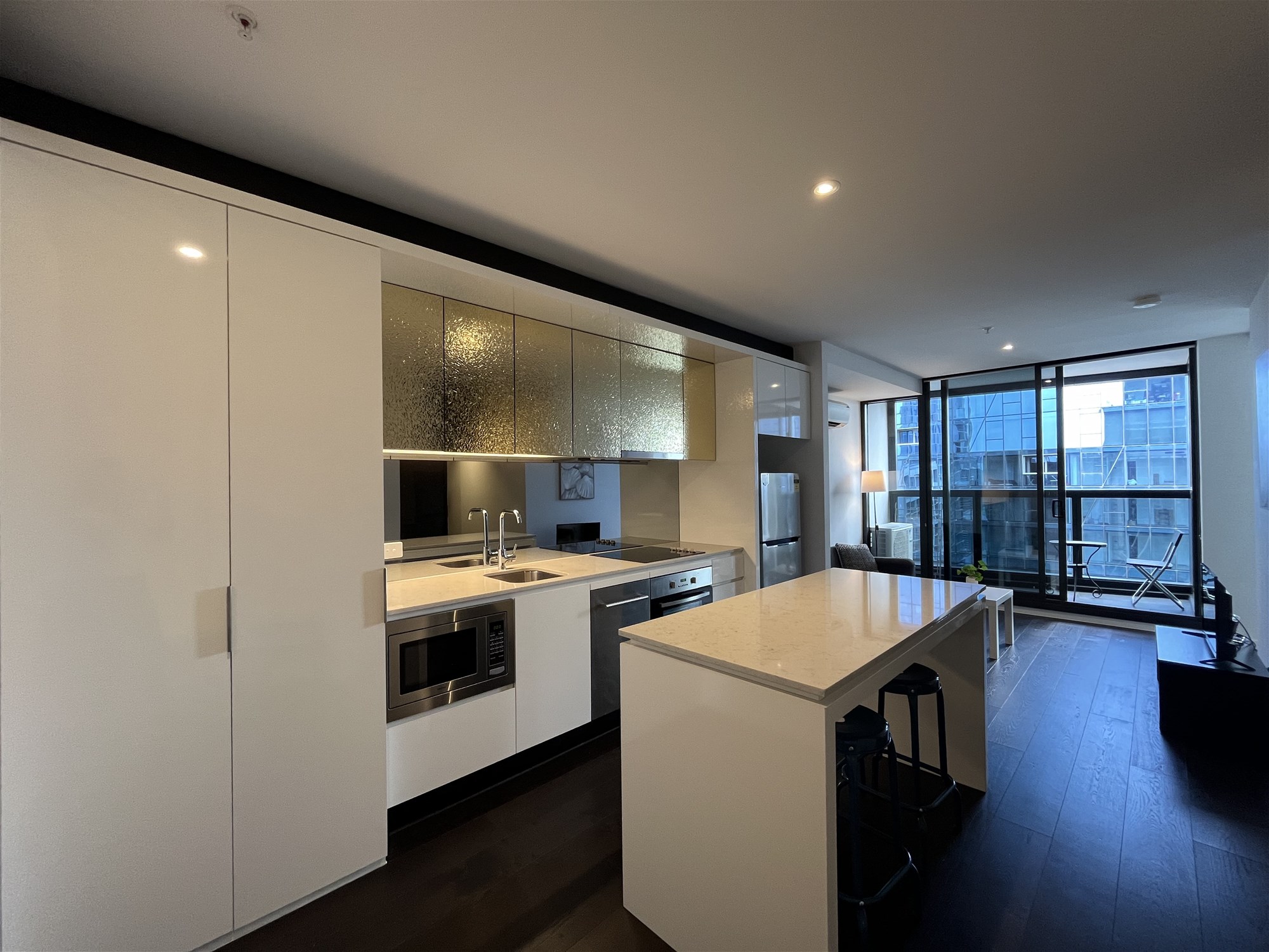Modern 2 Bedroom Apartment 3