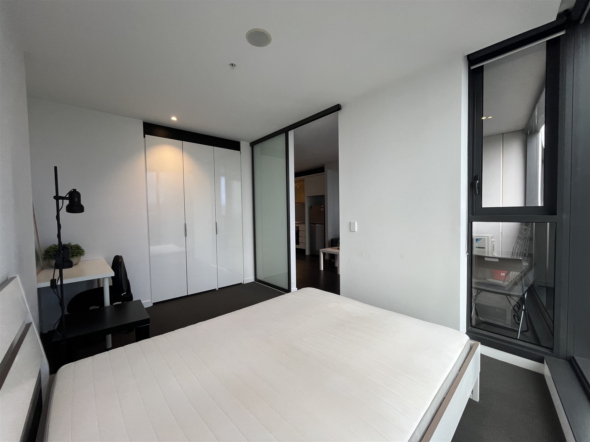 Modern 2 Bedroom Apartment 6