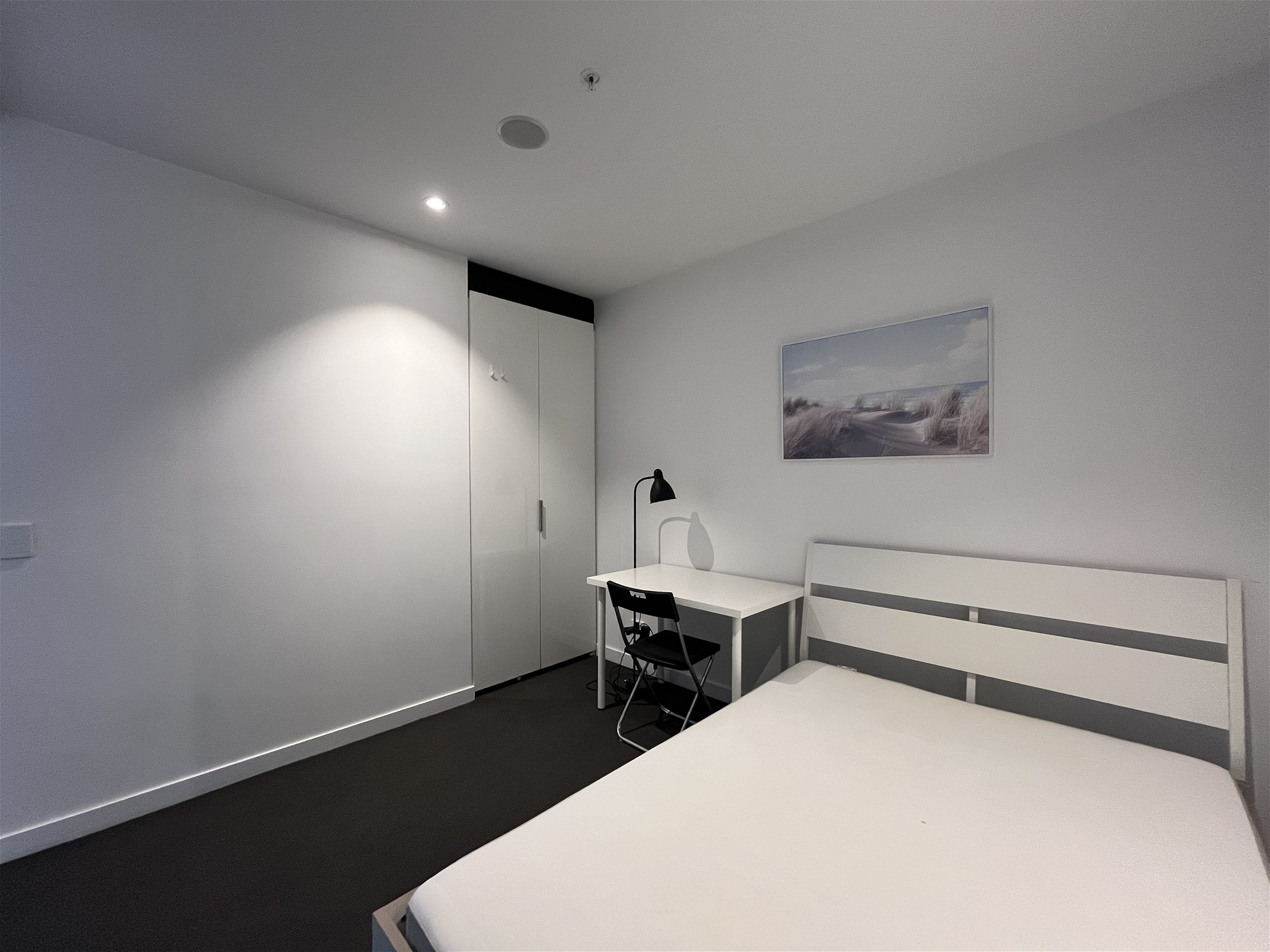 Modern 2 Bedroom Apartment 8