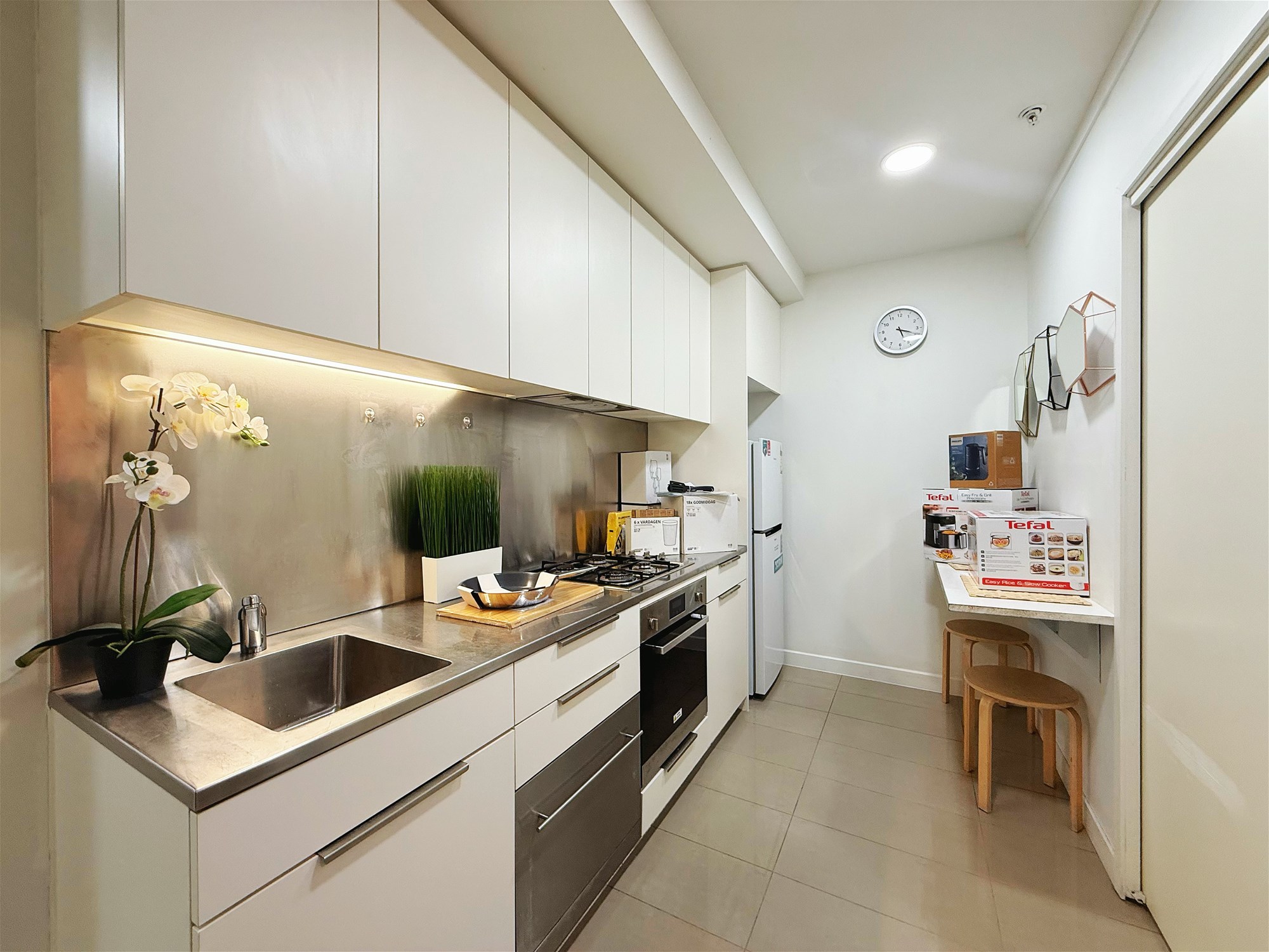 Fantastic Fully Furnished 3 Bedroom 2