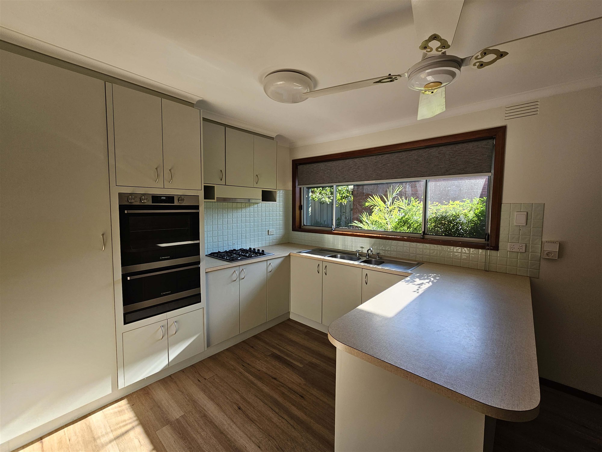 Modern Unit for Lease in 8